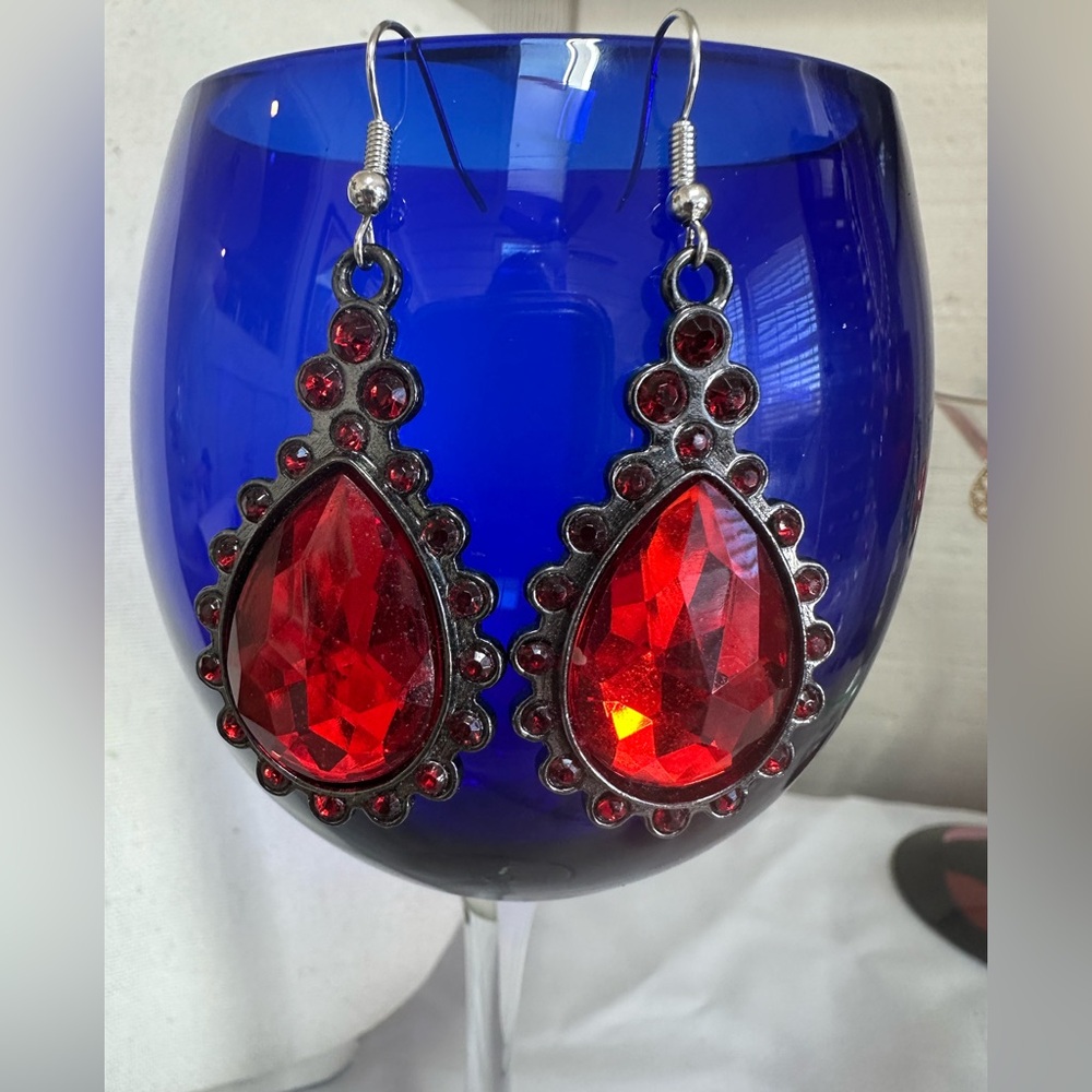 Elegant Red Teardrop Earrings